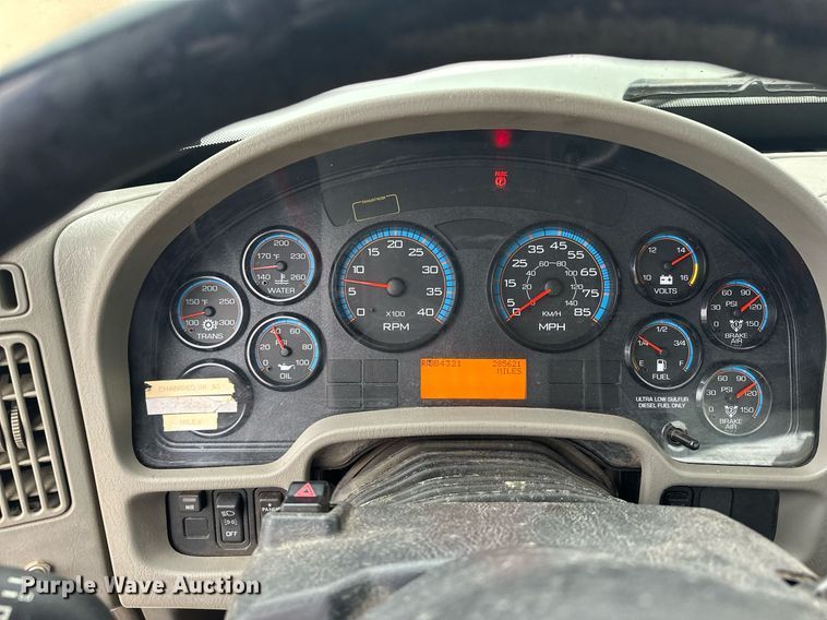 image for item LO9464 2011 International  7300 FSA bucket truck