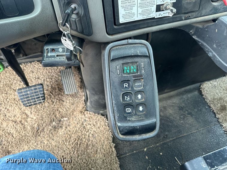 image for item LO9464 2011 International  7300 FSA bucket truck