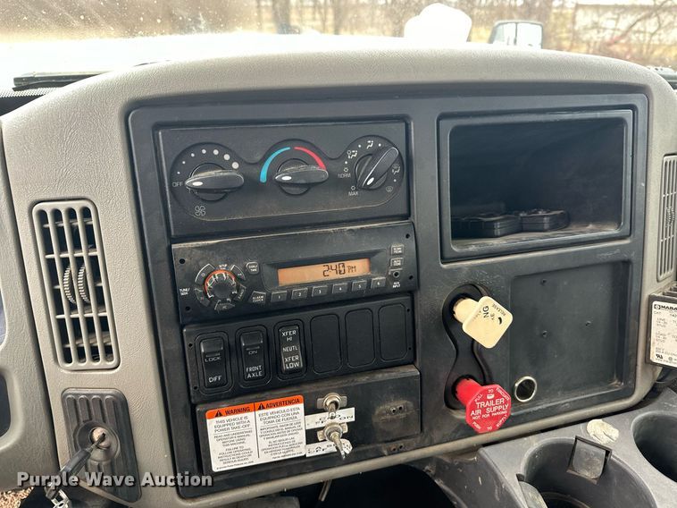 image for item LO9464 2011 International  7300 FSA bucket truck