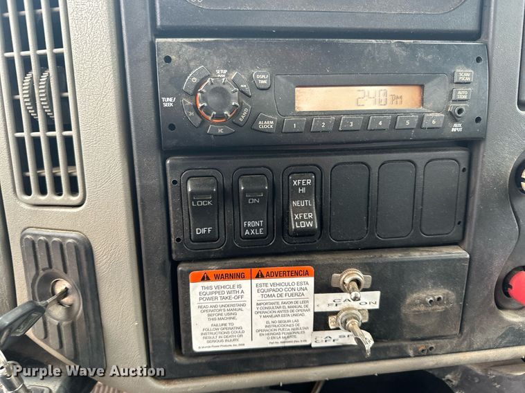 image for item LO9464 2011 International  7300 FSA bucket truck