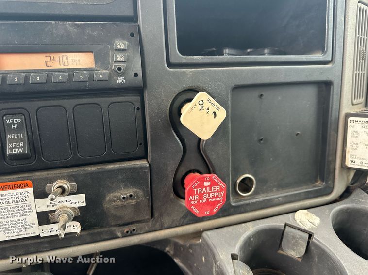 image for item LO9464 2011 International  7300 FSA bucket truck