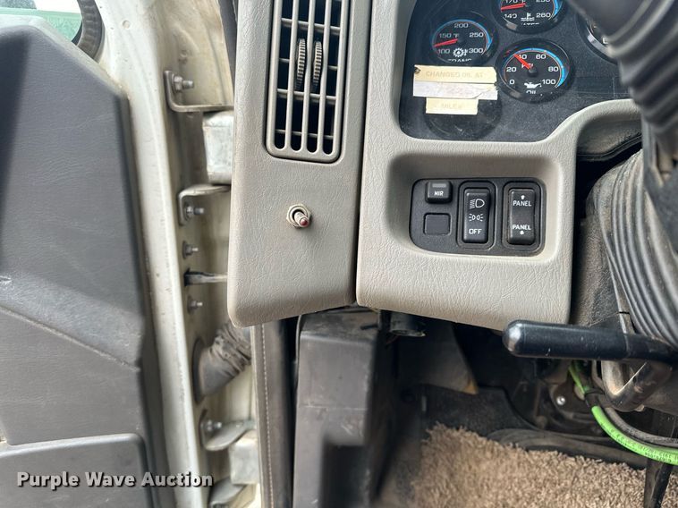 image for item LO9464 2011 International  7300 FSA bucket truck