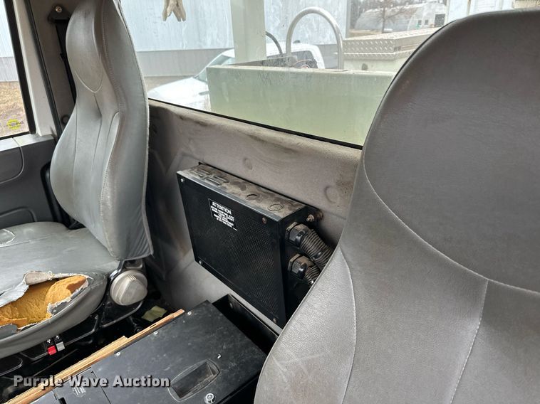 image for item LO9464 2011 International  7300 FSA bucket truck