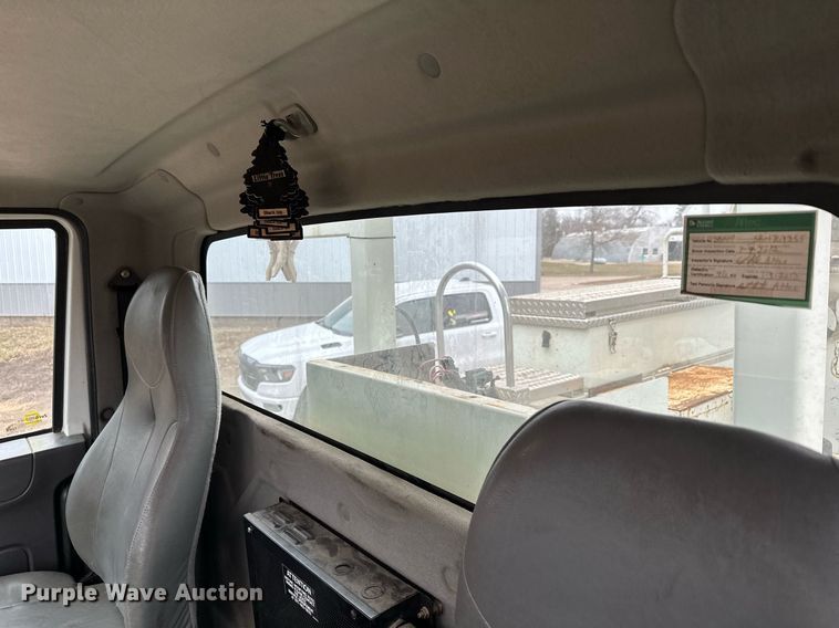 image for item LO9464 2011 International  7300 FSA bucket truck