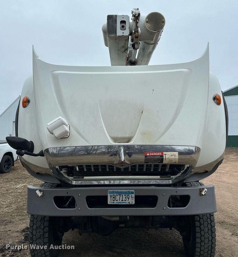 image for item LO9464 2011 International  7300 FSA bucket truck