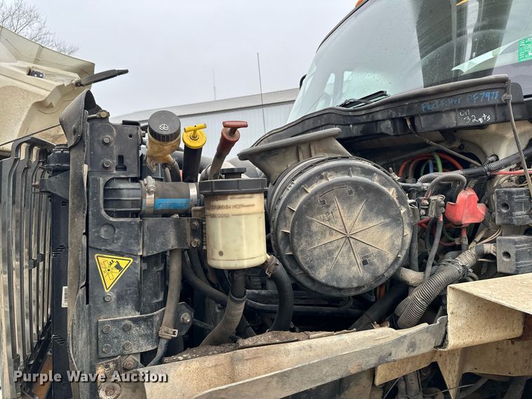 image for item LO9464 2011 International  7300 FSA bucket truck