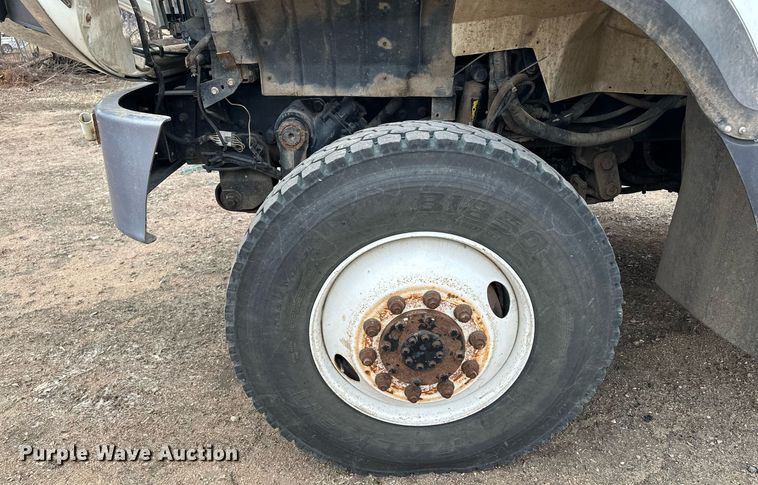 image for item LO9464 2011 International  7300 FSA bucket truck