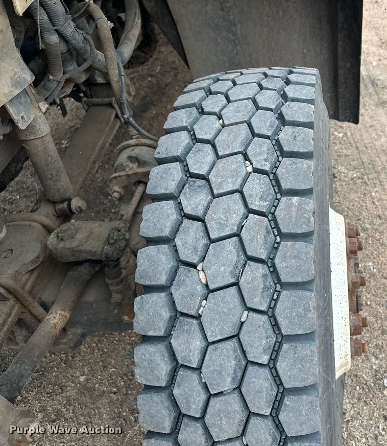 image for item LO9464 2011 International  7300 FSA bucket truck