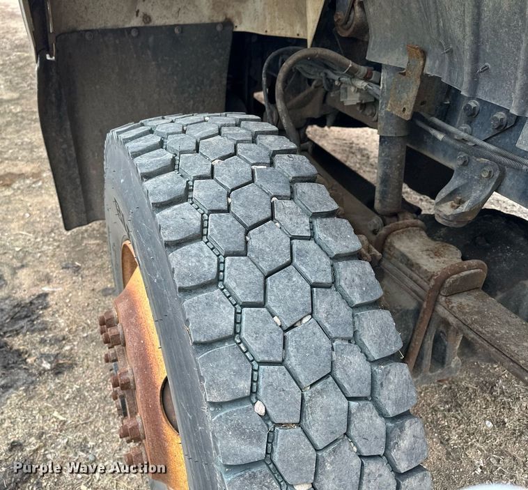 image for item LO9464 2011 International  7300 FSA bucket truck