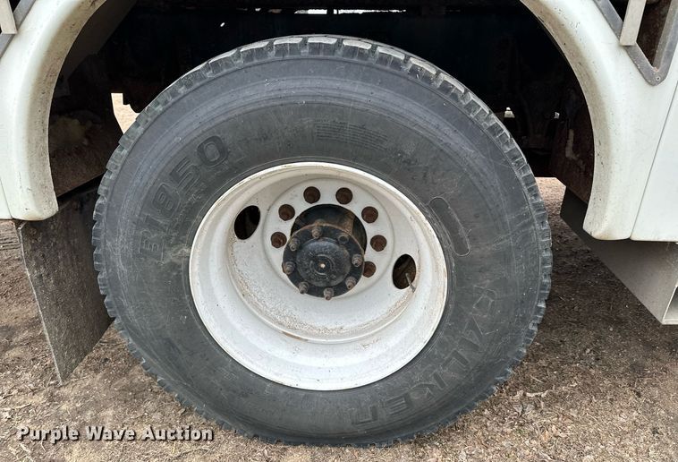 image for item LO9464 2011 International  7300 FSA bucket truck