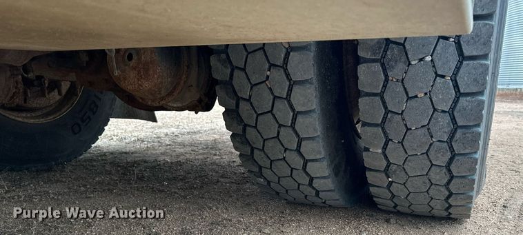 image for item LO9464 2011 International  7300 FSA bucket truck