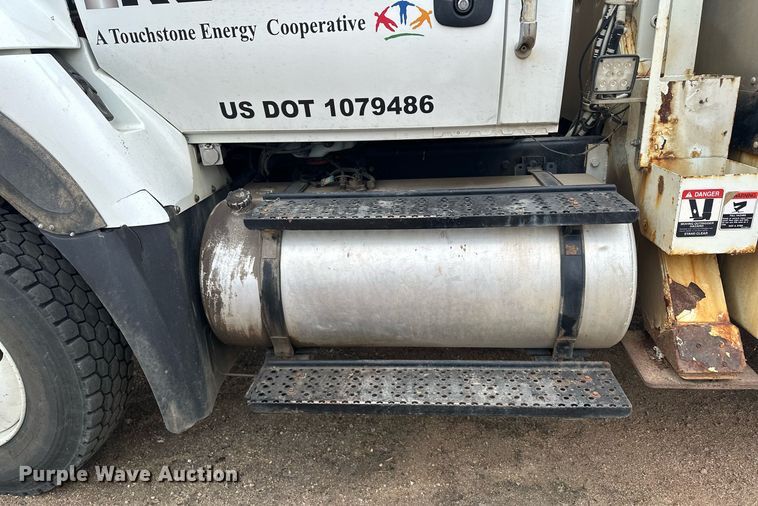 image for item LO9464 2011 International  7300 FSA bucket truck