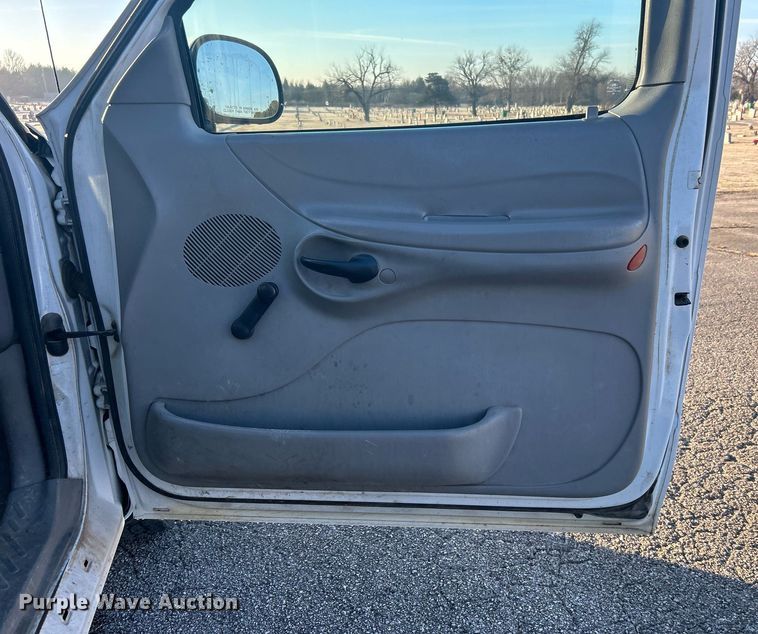 image for item NB9315 1998 Ford F150 SuperCab pickup truck