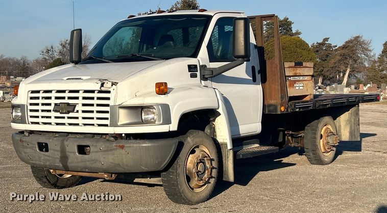 image for item NB9316 2004 Chevrolet  C4500 flatbed truck