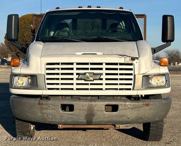 image for item NB9316 2004 Chevrolet  C4500 flatbed truck