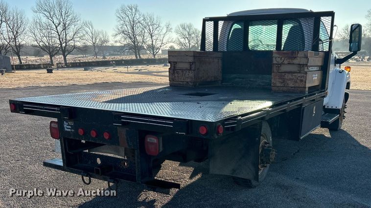 image for item NB9316 2004 Chevrolet  C4500 flatbed truck