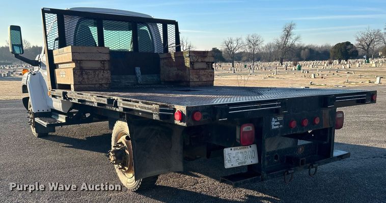 image for item NB9316 2004 Chevrolet  C4500 flatbed truck