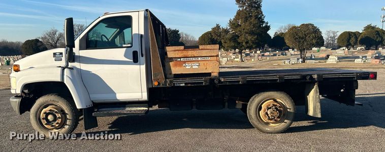 image for item NB9316 2004 Chevrolet  C4500 flatbed truck
