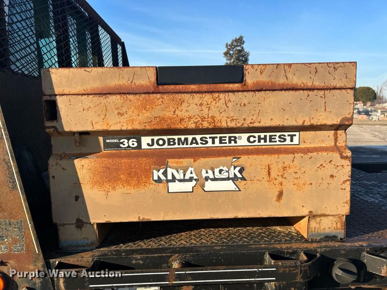 image for item NB9316 2004 Chevrolet  C4500 flatbed truck