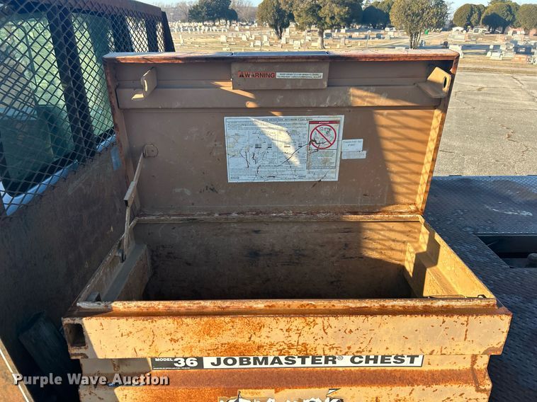 image for item NB9316 2004 Chevrolet  C4500 flatbed truck