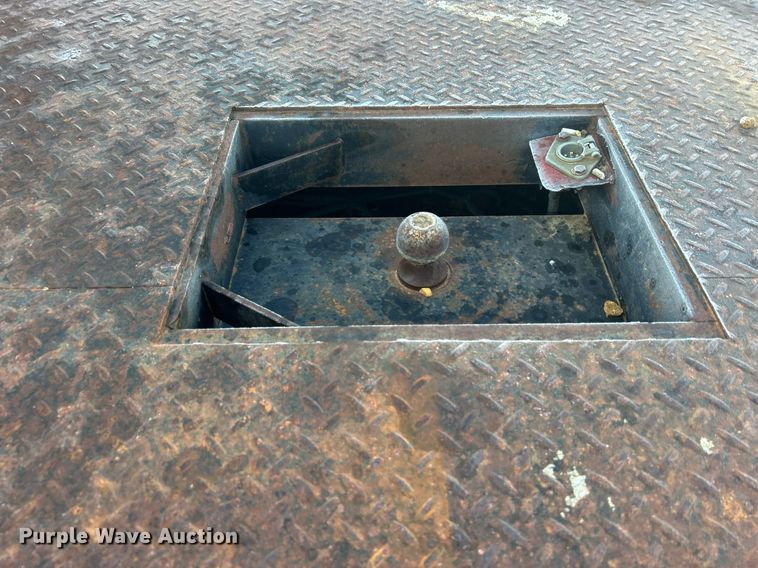 image for item NB9316 2004 Chevrolet  C4500 flatbed truck