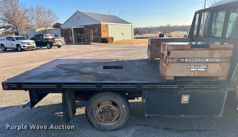 image for item NB9316 2004 Chevrolet  C4500 flatbed truck