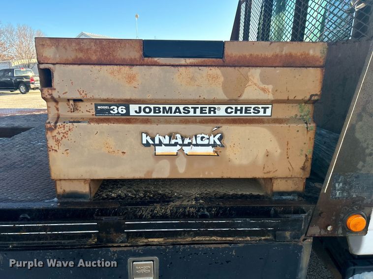 image for item NB9316 2004 Chevrolet  C4500 flatbed truck