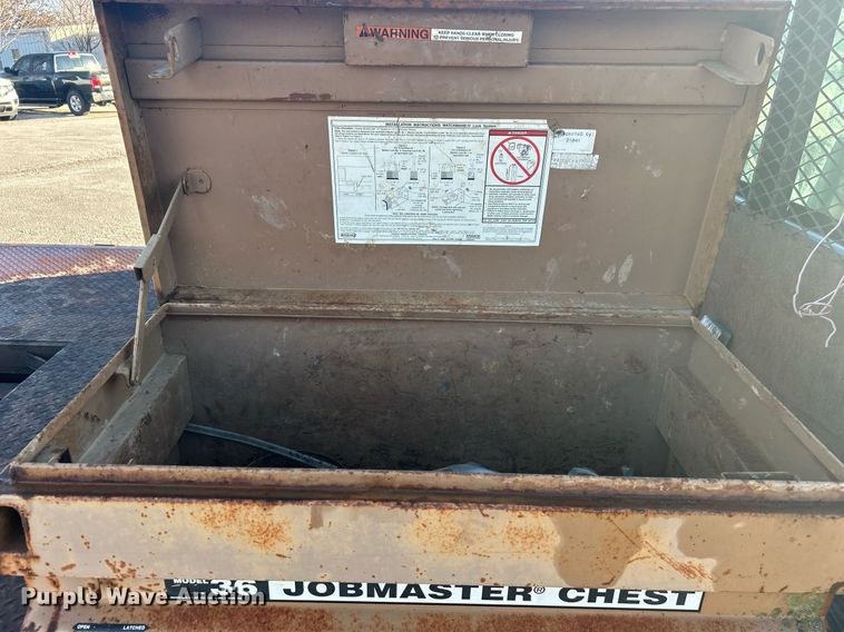 image for item NB9316 2004 Chevrolet  C4500 flatbed truck