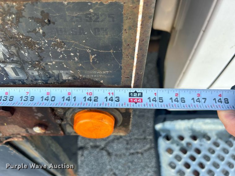 image for item NB9316 2004 Chevrolet  C4500 flatbed truck