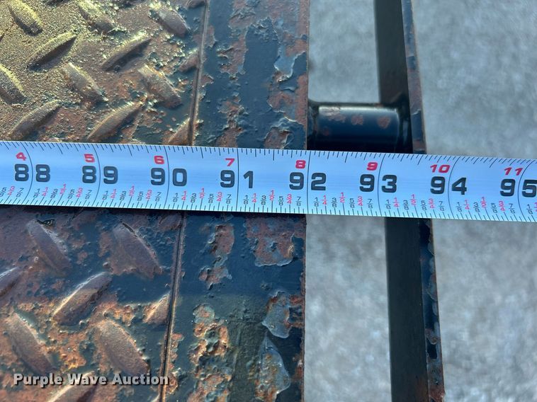 image for item NB9316 2004 Chevrolet  C4500 flatbed truck