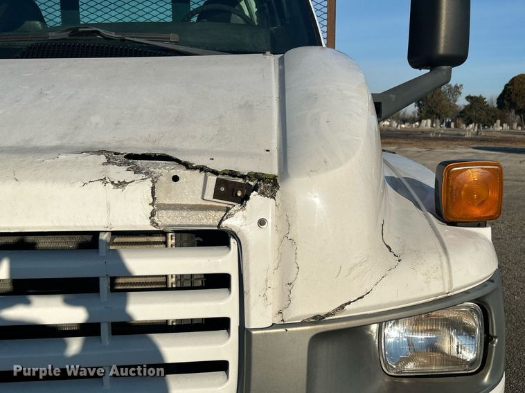 image for item NB9316 2004 Chevrolet  C4500 flatbed truck