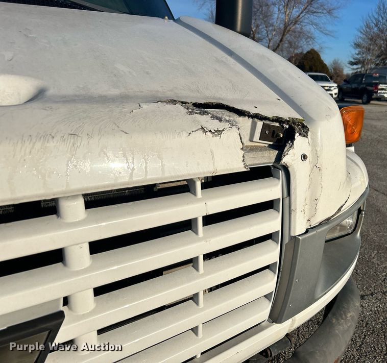 image for item NB9316 2004 Chevrolet  C4500 flatbed truck