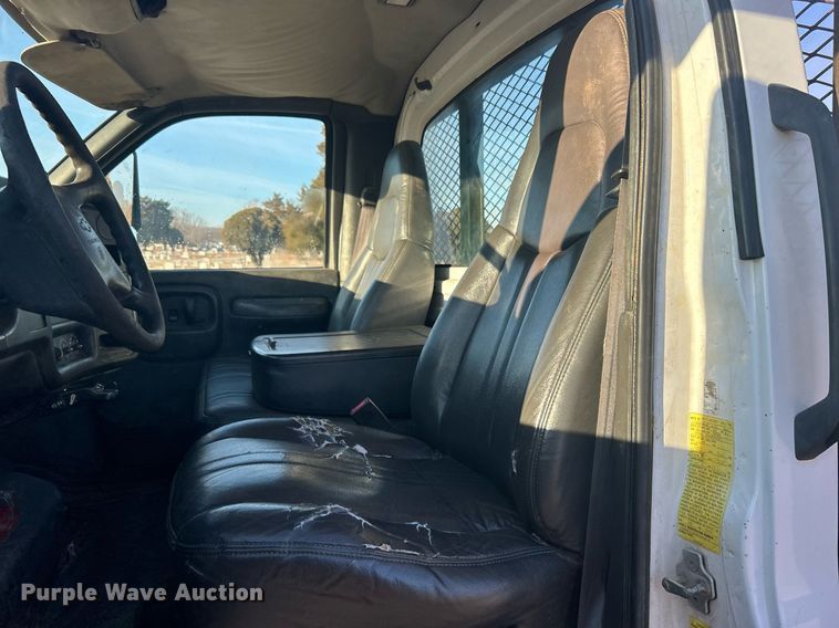 image for item NB9316 2004 Chevrolet  C4500 flatbed truck