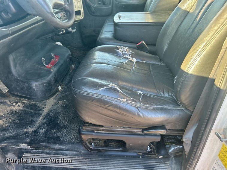 image for item NB9316 2004 Chevrolet  C4500 flatbed truck