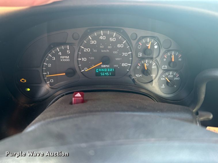 image for item NB9316 2004 Chevrolet  C4500 flatbed truck