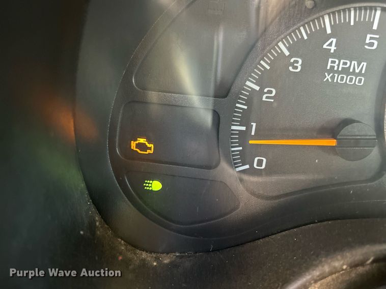 image for item NB9316 2004 Chevrolet  C4500 flatbed truck