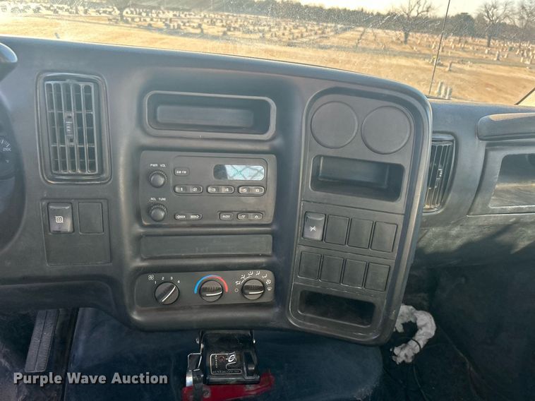 image for item NB9316 2004 Chevrolet  C4500 flatbed truck