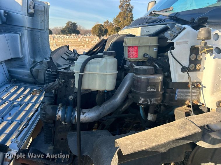 image for item NB9316 2004 Chevrolet  C4500 flatbed truck