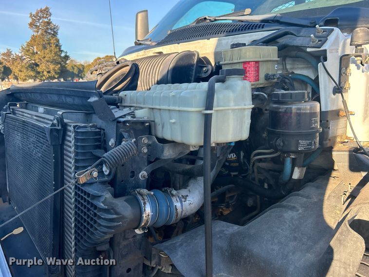 image for item NB9316 2004 Chevrolet  C4500 flatbed truck