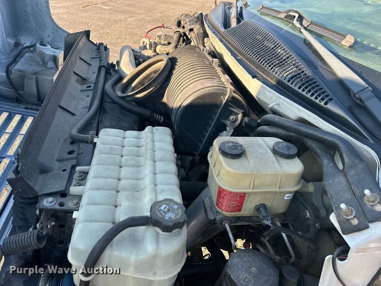 image for item NB9316 2004 Chevrolet  C4500 flatbed truck