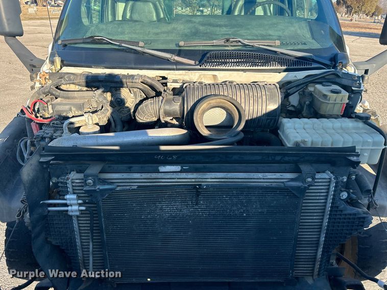 image for item NB9316 2004 Chevrolet  C4500 flatbed truck