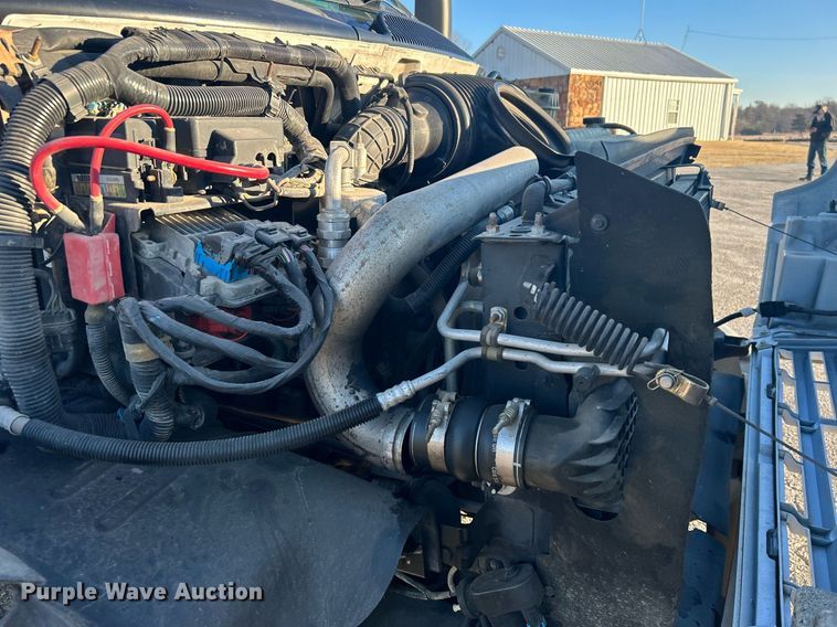 image for item NB9316 2004 Chevrolet  C4500 flatbed truck