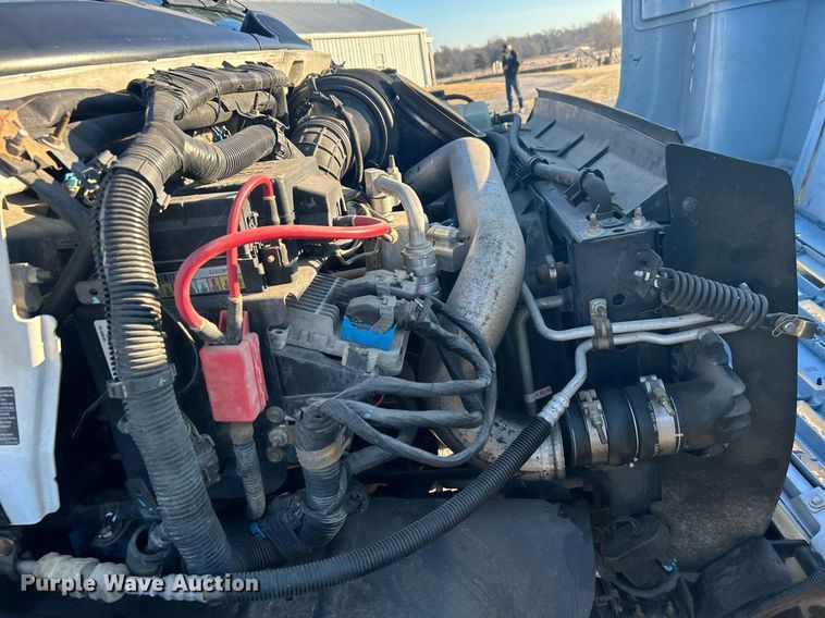 image for item NB9316 2004 Chevrolet  C4500 flatbed truck