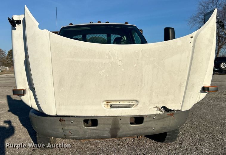 image for item NB9316 2004 Chevrolet  C4500 flatbed truck