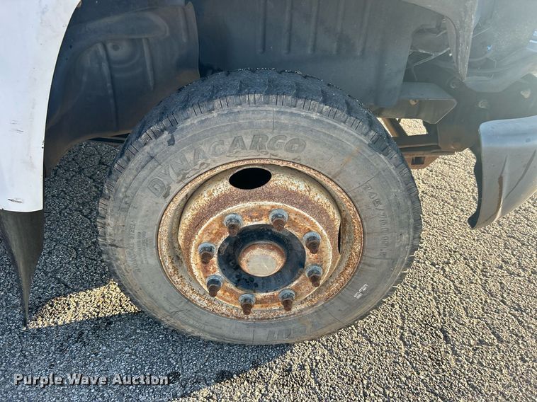 image for item NB9316 2004 Chevrolet  C4500 flatbed truck