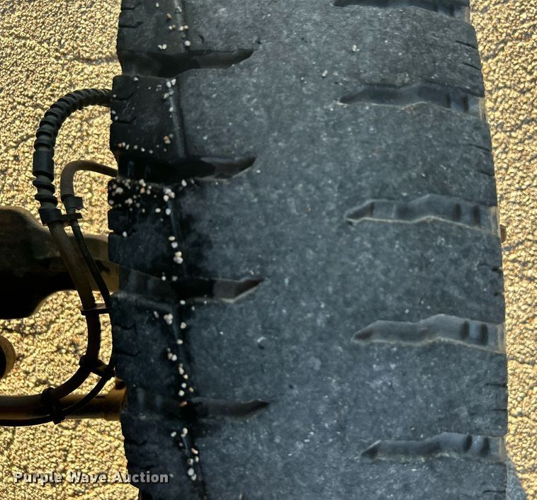 image for item NB9316 2004 Chevrolet  C4500 flatbed truck