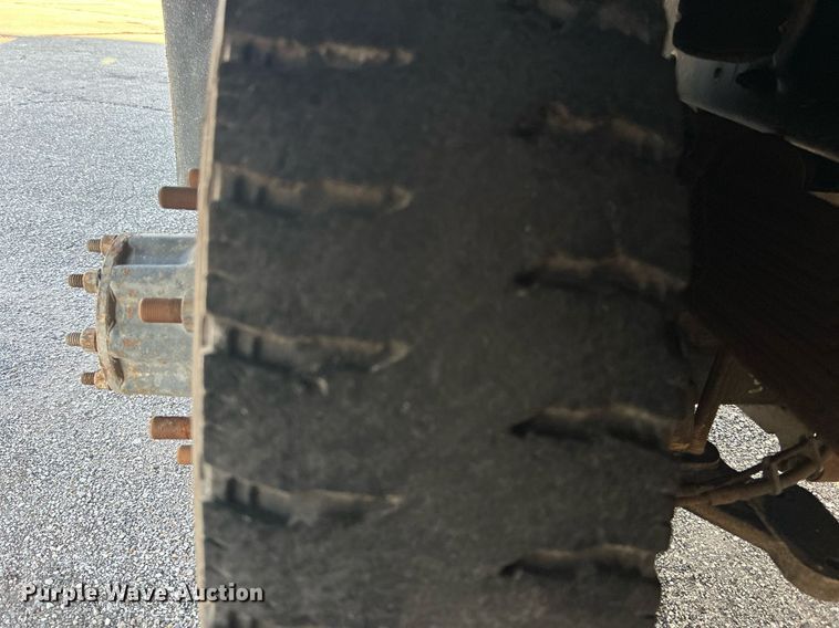 image for item NB9316 2004 Chevrolet  C4500 flatbed truck