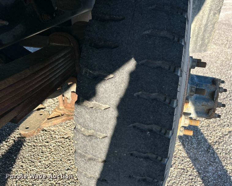 image for item NB9316 2004 Chevrolet  C4500 flatbed truck