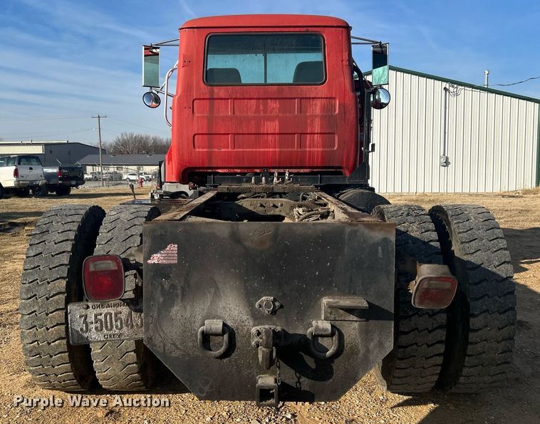 image for item NB9319 2002 Mack RD690P truck cab and chassis