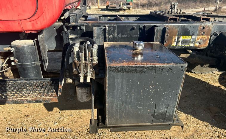 image for item NB9319 2002 Mack RD690P truck cab and chassis